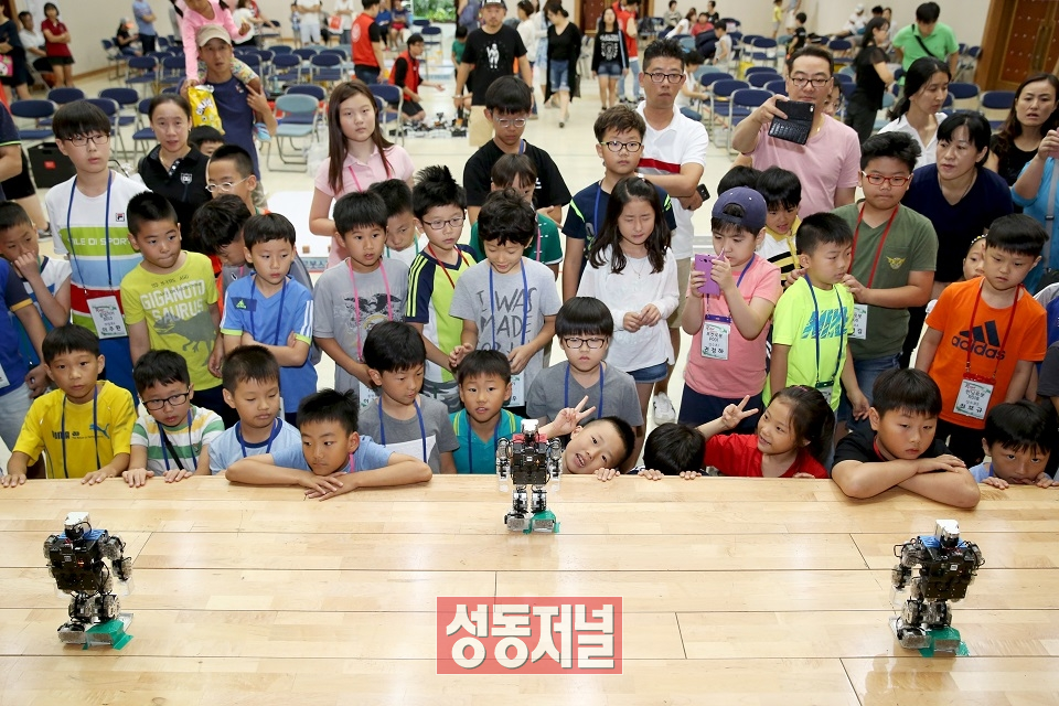 2016년 8월 열린 ‘제1회 성동 청소년 로봇대회’ 사진