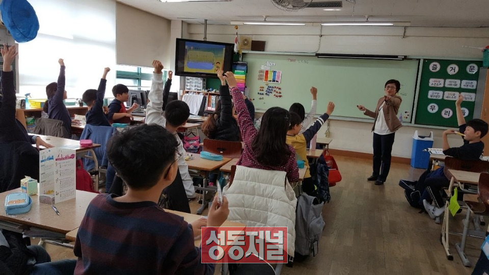 금북초등학교에서 진행된 ‘찾아가는 어린이 세무교실’
