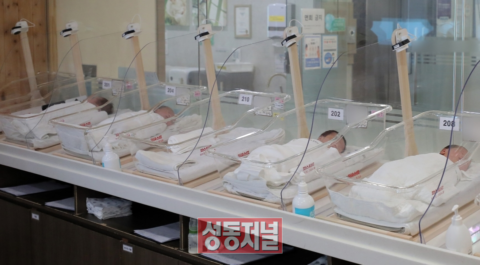 지난해 성동구가 서울시 25개 자치구 중 합계출산율 단독 1위로 나타났다.
