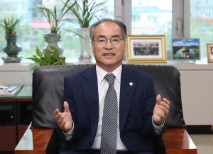 [인터뷰] 신동욱 성동구 행정재무위원장, “성수동, 과거를 보고 미래를 열겠다”