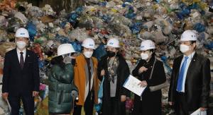 “쓰레기 처리 해법 마련”... 성동구의회, ‘동대문 환경자원 센터’ 시찰