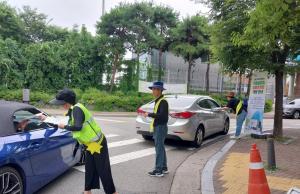 성동구, 서울숲 주차장 만차 시 인근 공유주차장 이용 홍보 캠페인 실시