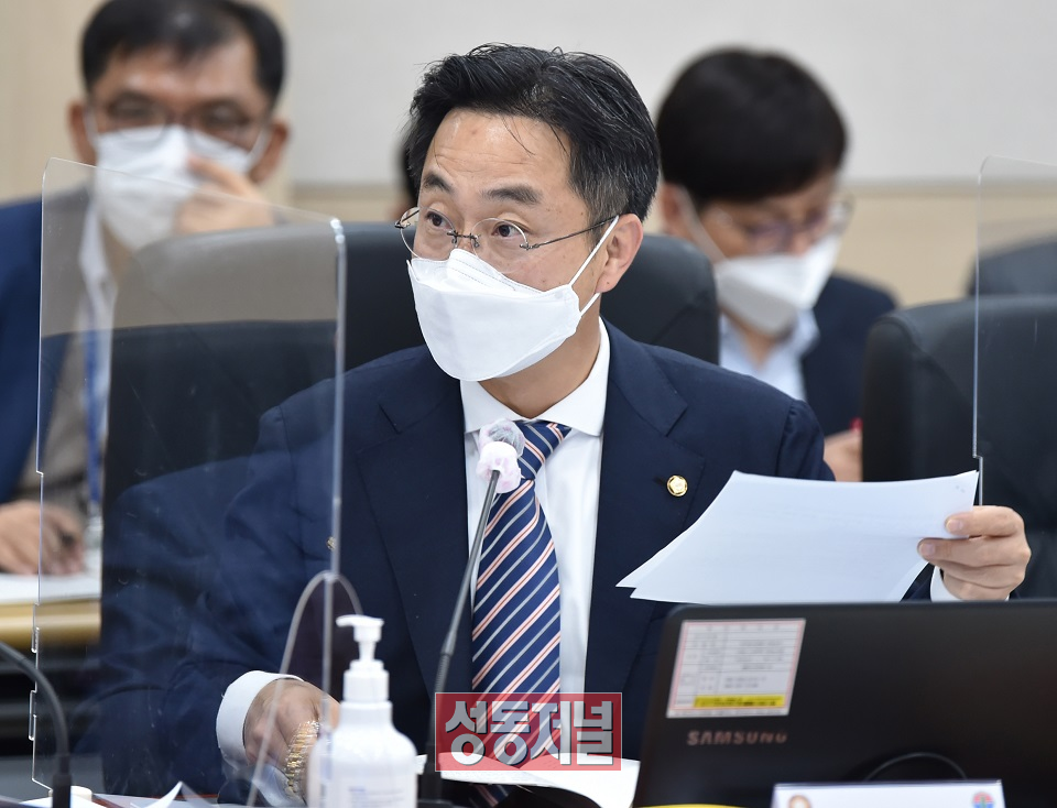 박성준 의원이 사행성 조장이나 음란한 표현을 금지하는 표시광고 관련 법률 일부개정안을 발의했다 (사진=뉴시스)