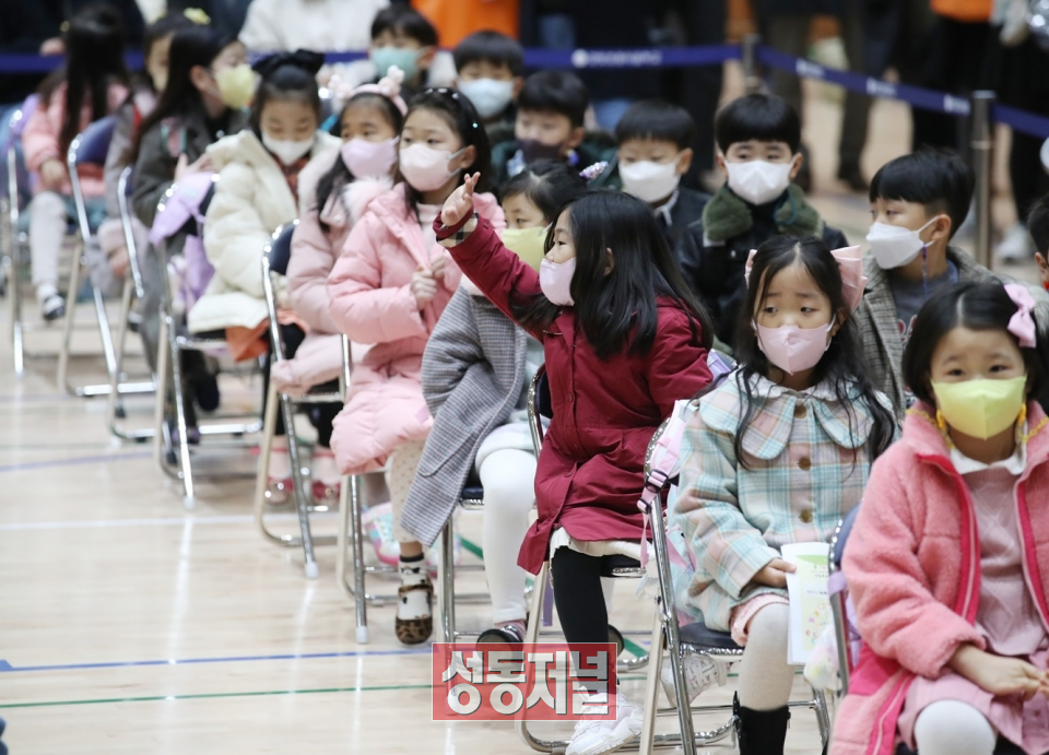서울 한 초등학교 입학식 모습 (사진=뉴시스)